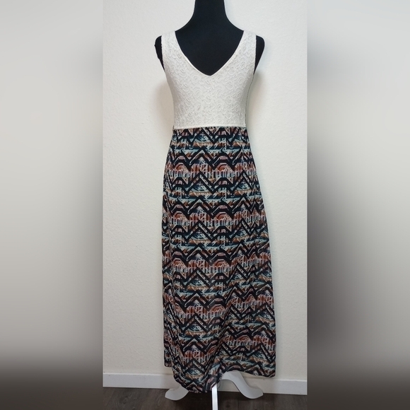 INDULGE Abstract Print and Lace Top Dress - Picture 4 of 5